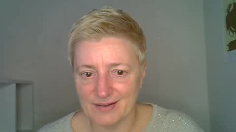 vea_motty online show from December 23, 2025, 9:40 am