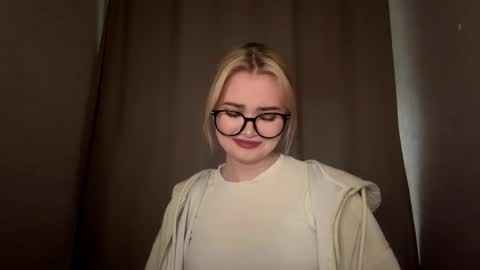 Monika online show from December 18, 2025, 1:17 pm