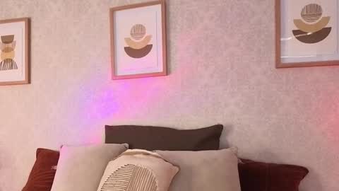 Vee Simons online show from October 20, 2025, 7:47 pm