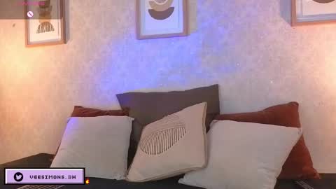 Vee Simons online show from February 10, 2026, 8:24 pm