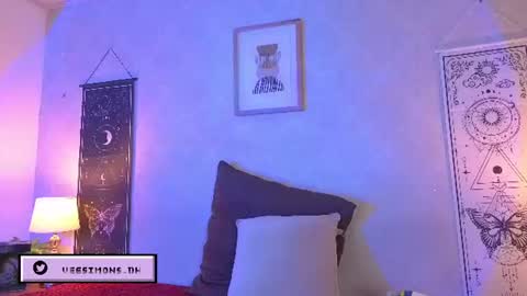 Snapshot of veesimons_dh chatting on July 10, 2026, 8:00 pm Vee Simons online show from July 10, 2026, 8:00 pm
