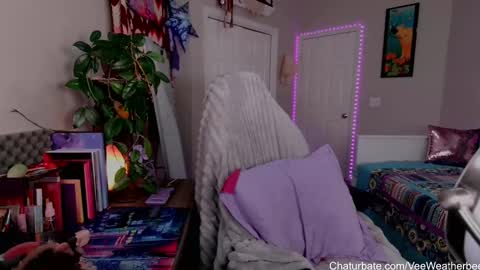 Snapshot of veeweatherbee chatting on January 4, 2025, 6:30 pm Violet Weatherbee online show from January 4, 2025, 6:30 pm