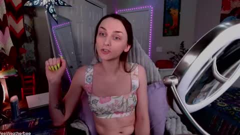 Snapshot of veeweatherbee chatting on September 9, 2025, 12:32 am Violet Weatherbee online show from September 9, 2025, 12:32 am