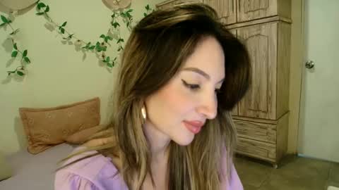 veka_lourens online show from April 26, 2026, 5:10 pm