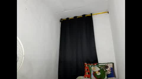 Snapshot of velk_hot1 chatting on January 17, 2025, 12:10 am velk_hot1 online show from January 17, 2025, 12:10 am