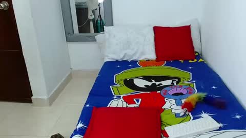 Snapshot of velk_hot1 chatting on November 21, 2025, 9:35 pm velk_hot1 online show from November 21, 2025, 9:35 pm