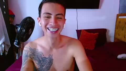 Snapshot of velk_hot1 chatting on June 25, 2026, 12:42 pm velk_hot1 online show from June 25, 2026, 12:42 pm