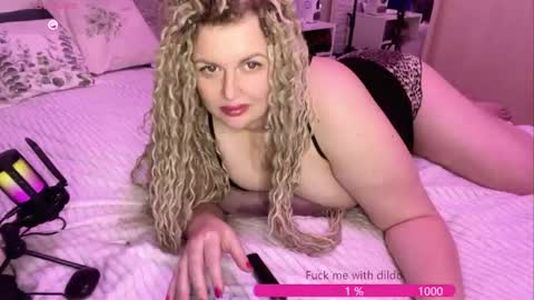 Snapshot of vellinka chatting on October 3, 2025, 8:28 pm vellinka online show from October 3, 2025, 8:28 pm