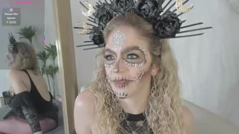 Snapshot of velora_ chatting on October 31, 2025, 4:02 am Velora online show from October 31, 2025, 4:02 am