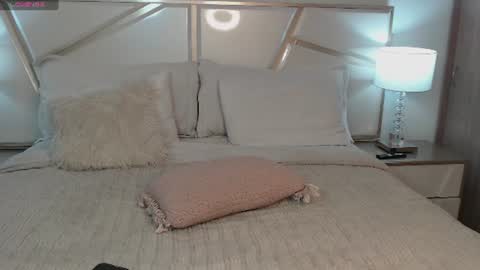 veluna_ online show from July 21, 2026, 12:29 pm