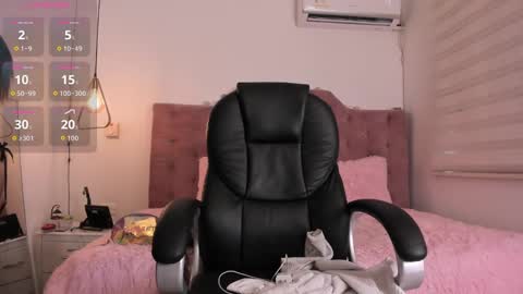 velveet_ online show from September 13, 2025, 12:16 pm