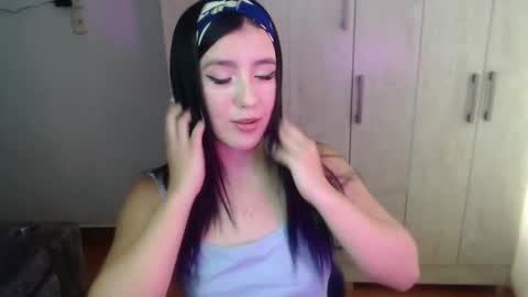 velvet_28_ online show from November 6, 2025, 2:07 pm