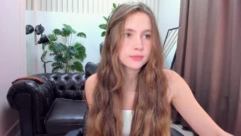 velvet_cherry online show from February 5, 2025, 3:31 pm