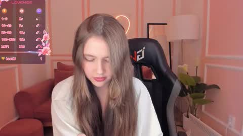 velvet_cherry online show from October 1, 2025, 4:46 pm