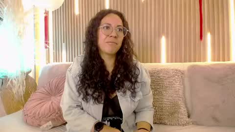Emma Curly online show from May 25, 2026, 12:55 pm
