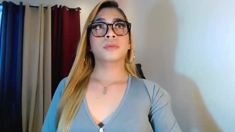 velvet_delux69 online show from October 11, 2025, 11:03 pm