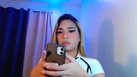 velvet_delux69 online show from November 3, 2025, 12:39 pm