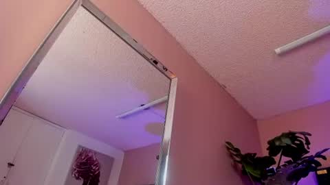 Snapshot of velvet_dreams_ chatting on July 10, 2026, 11:57 am Isabella online show from July 10, 2026, 11:57 am