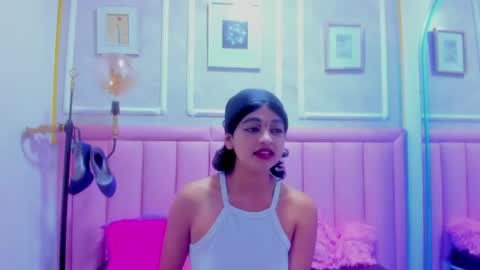 velvet_giirll online show from June 8, 2026, 1:22 pm