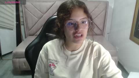 velvet_moon_v online show from February 26, 2026, 7:46 pm