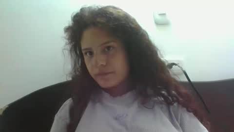 velvet_moon_v online show from April 28, 2026, 3:44 am