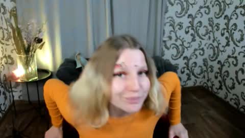 velvet_peach_ online show from October 24, 2025, 2:02 pm