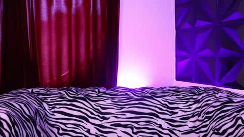 Velvet  online show from June 5, 2026, 8:03 pm