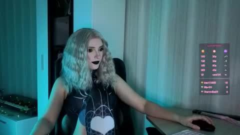 Violet online show from November 4, 2025, 6:51 pm