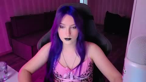 Snapshot of velvet_siren chatting on July 22, 2026, 9:34 am Violet online show from July 22, 2026, 9:34 am