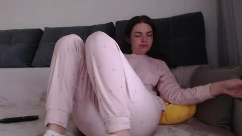 velvetmoon123 online show from March 31, 2026, 6:25 am