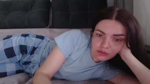 velvetmoon123 online show from April 1, 2026, 6:36 am