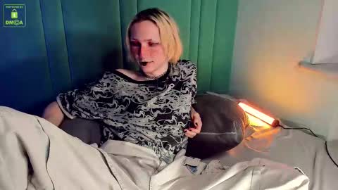 Snapshot of velvetqueer chatting on October 8, 2025, 3:31 pm TRISS online show from October 8, 2025, 3:31 pm