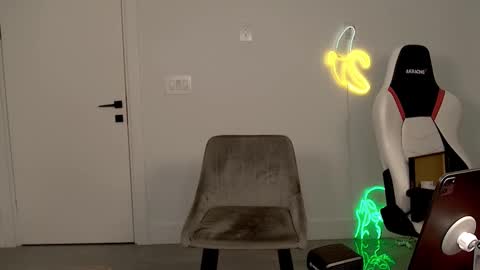 VelvetTGirl online show from March 6, 2026, 5:15 am