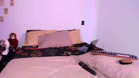 Lanna   online show from April 9, 2026, 10:42 am