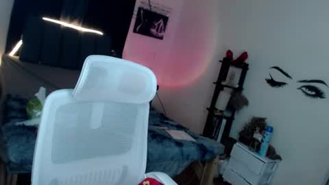 veniceseduction online show from July 3, 2026, 7:20 pm