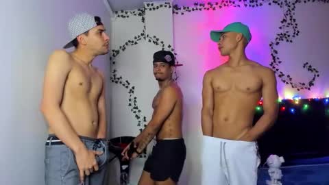 Snapshot of venus_boy2 chatting on November 5, 2025, 4:23 am venus_boy2 online show from November 5, 2025, 4:23 am