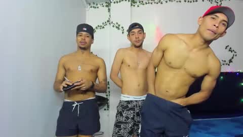 Snapshot of venus_boy2 chatting on November 7, 2025, 4:23 am venus_boy2 online show from November 7, 2025, 4:23 am