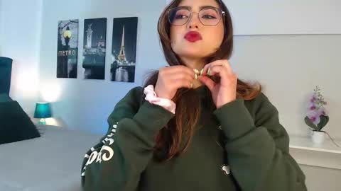 Snapshot of venus_steffen chatting on September 12, 2025, 12:27 pm Mia online show from September 12, 2025, 12:27 pm