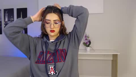 Snapshot of venus_steffen chatting on September 17, 2025, 12:40 pm Mia online show from September 17, 2025, 12:40 pm