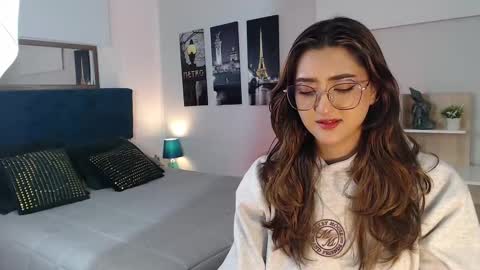 Snapshot of venus_steffen chatting on September 29, 2025, 12:21 pm Mia online show from September 29, 2025, 12:21 pm