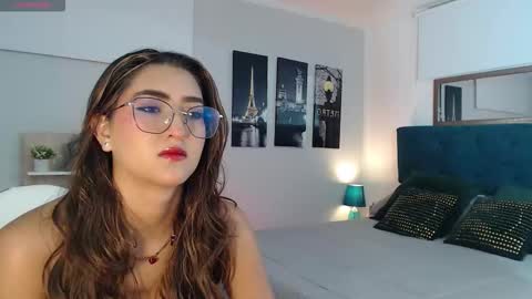 Snapshot of venus_steffen chatting on October 7, 2025, 12:35 pm Mia online show from October 7, 2025, 12:35 pm
