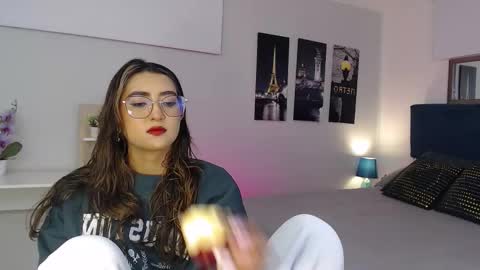 Snapshot of venus_steffen chatting on October 8, 2025, 12:36 pm Mia online show from October 8, 2025, 12:36 pm