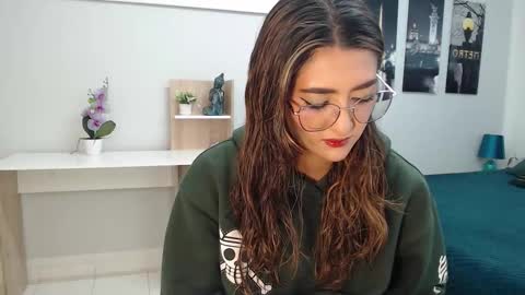 Snapshot of venus_steffen chatting on October 15, 2025, 12:38 pm Mia online show from October 15, 2025, 12:38 pm