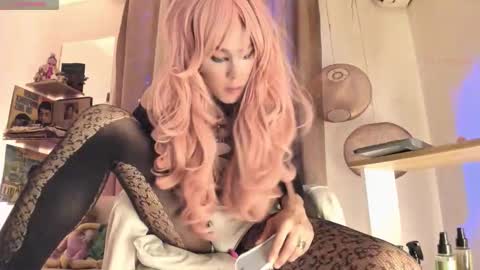 Venus online show from November 2, 2025, 11:23 am