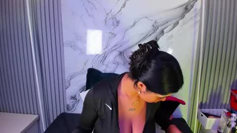 Snapshot of venusowen_ chatting on May 13, 2026, 2:03 pm Venusowen online show from May 13, 2026, 2:03 pm