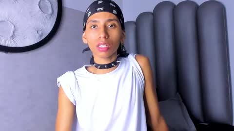 venuss_03 online show from September 23, 2025, 3:31 am