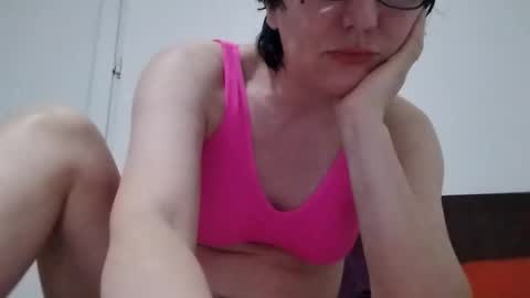 Snapshot of vera_elle chatting on May 24, 2026, 10:37 pm Vera online show from May 24, 2026, 10:37 pm