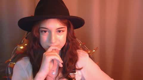 Una online show from November 4, 2025, 1:54 pm