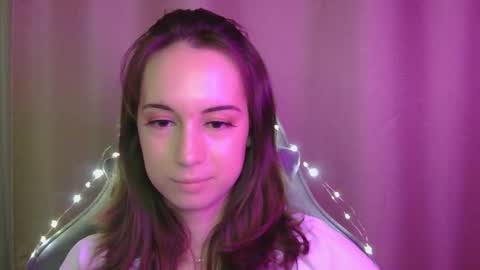 Una online show from November 15, 2025, 1:51 pm