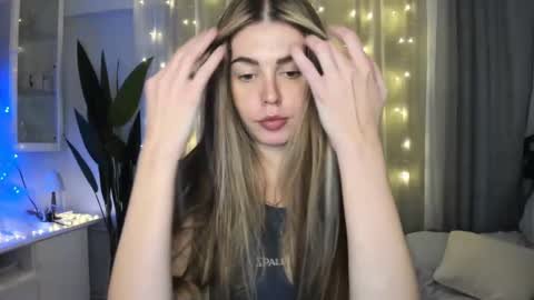 Lolitalolz online show from December 28, 2024, 5:25 pm